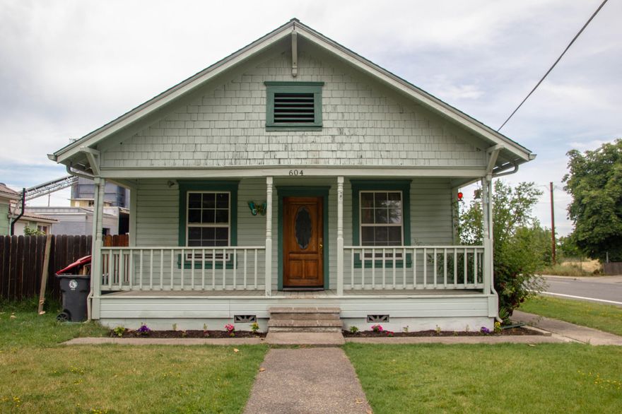 Here we have a 3 bed 1 bath home on a corner lot. Large kitchen with room for your dining table. Covered front porch and backyard deck, make it easy to enjoy an afternoon BBQ. Vinyl double-pane windows throughout. Fully-fenced back yard with double gate for easy entry to store your boat/toys behind the garage. Close to shopping, parks & schools. Would be a great first time buyer home, or the perfect investment opportunity! Bring Your Offers Today!