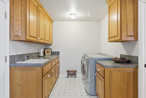 Tiny photo for 3601 Campus View Drive, Grants Pass, OR 97527 (MLS # 220215157)