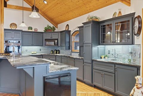 Tiny photo for 3601 Campus View Drive, Grants Pass, OR 97527 (MLS # 220215157)