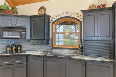 Tiny photo for 3601 Campus View Drive, Grants Pass, OR 97527 (MLS # 220215157)