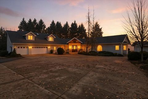 Tiny photo for 3601 Campus View Drive, Grants Pass, OR 97527 (MLS # 220215157)