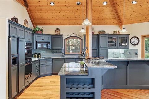 Tiny photo for 3601 Campus View Drive, Grants Pass, OR 97527 (MLS # 220215157)