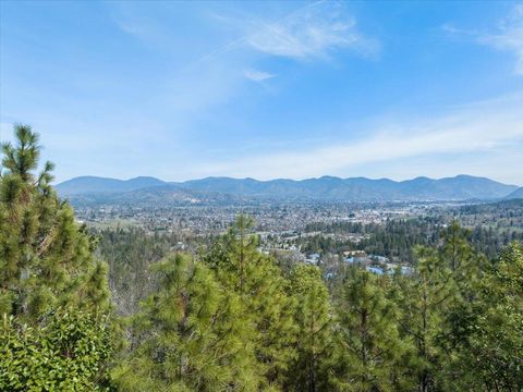 Tiny photo for 3601 Campus View Drive, Grants Pass, OR 97527 (MLS # 220215157)