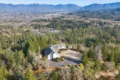 Photo of 3601 Campus View Drive, Grants Pass, OR 97527 (MLS # 220215157)