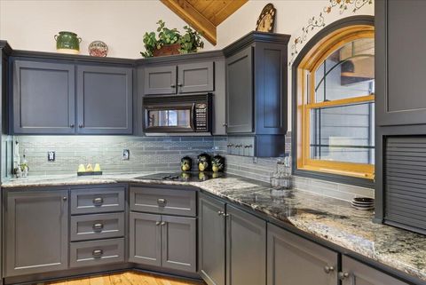 Tiny photo for 3601 Campus View Drive, Grants Pass, OR 97527 (MLS # 220215157)