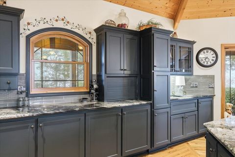 Tiny photo for 3601 Campus View Drive, Grants Pass, OR 97527 (MLS # 220215157)