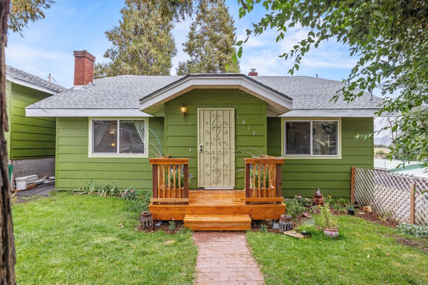 MOTIVATED SELLER! 

Ideal Investment or First Home!

This charming 2-bedroom, 1.5-bath home offers 1,201 sq ft of comfortable living space on a spacious third-acre lot, complete with RV parking. 
The primary bedroom features sliding glass doors leading to a private back deck and a convenient en-suite half bath. 
Enjoy peace and privacy in a quiet neighborhood with no rear neighbors, plus scenic views of Lake Ewauna and a glimpse of Mt. Shasta on clear days. 
Whether you're looking for your first home or a promising investment, this property is full of potential!