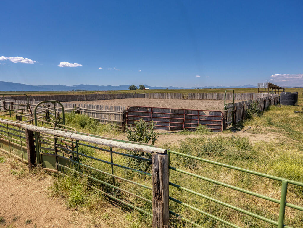 Klamath Country - Land