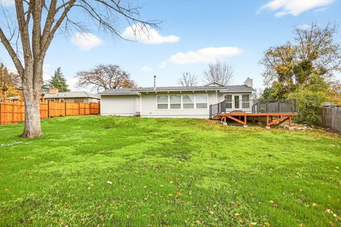 Tiny photo for 525 Barnes Avenue, Medford, OR 97504 (MLS # 220212503)