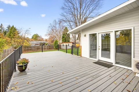 Tiny photo for 525 Barnes Avenue, Medford, OR 97504 (MLS # 220212503)