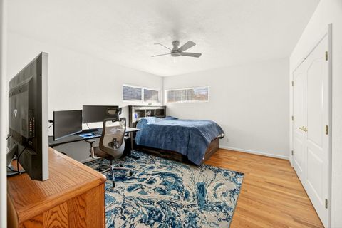 Tiny photo for 525 Barnes Avenue, Medford, OR 97504 (MLS # 220212503)