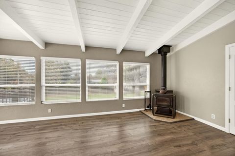 Tiny photo for 525 Barnes Avenue, Medford, OR 97504 (MLS # 220212503)