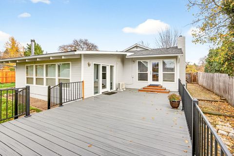 Tiny photo for 525 Barnes Avenue, Medford, OR 97504 (MLS # 220212503)