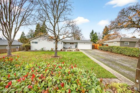 Tiny photo for 525 Barnes Avenue, Medford, OR 97504 (MLS # 220212503)