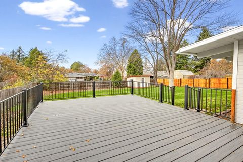 Tiny photo for 525 Barnes Avenue, Medford, OR 97504 (MLS # 220212503)