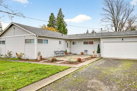 Tiny photo for 525 Barnes Avenue, Medford, OR 97504 (MLS # 220212503)
