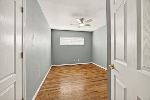 Tiny photo for 525 Barnes Avenue, Medford, OR 97504 (MLS # 220212503)