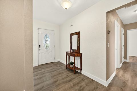 Tiny photo for 525 Barnes Avenue, Medford, OR 97504 (MLS # 220212503)