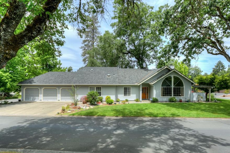 Located in the Twisted Pines Golf Course Community, this gracious home boasts 1782 SF with open floorplan on one level. The move-in-ready home has vaulted ceilings & natural light from abundant windows creating a welcome atmosphere. The great room fireplace has a brick hearth which adds cozy ambiance to the spacious room & formal dining space. The nicely appointed kitchen has a cozy dining nook, bay windows & patio access. The Master Suite has a patio, 2 closets (walk-in,hall), oversized bathroom & spacious custom walk-in shwr. Double sinks,large vanity mirror, solar tube, & private water closet w/linen storage complete the picture. The 2nd bedroom has double closets. The large den is a very comfortable office area or can easily be a large 3rd bedroom! The laundry/mud rm comes w/washer & dryer, pantry cabinets & utility sink. 3 car garage w/room for Golf Cart! The .13 acre lot is low maintenance. Friendly neighbors in a secure setting, moments from GPGC, What are you waiting for?