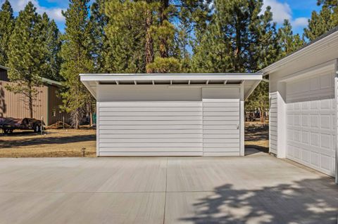 Tiny photo for 1882 Iron Wheel Court, La Pine, OR 97739 (MLS # 220218596)