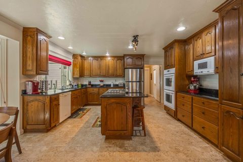 Tiny photo for 1882 Iron Wheel Court, La Pine, OR 97739 (MLS # 220218596)