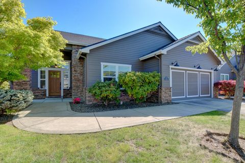 Photo of 108 Sandridge Way, Eagle Point, OR 97524 (MLS # 220220585)
