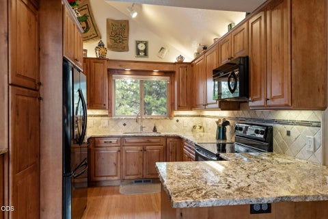 Tiny photo for 63517 JD Estates Drive, Bend, OR 97701 (MLS # 220222834)
