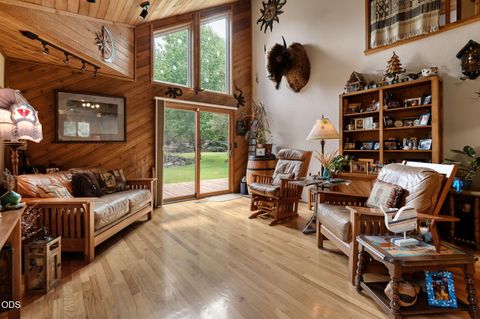 Tiny photo for 63517 JD Estates Drive, Bend, OR 97701 (MLS # 220222834)