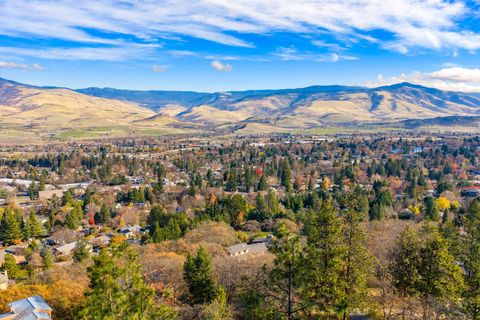 Tiny photo for 961 Pinecrest Terrace, Ashland, OR 97520 (MLS # 220212271)