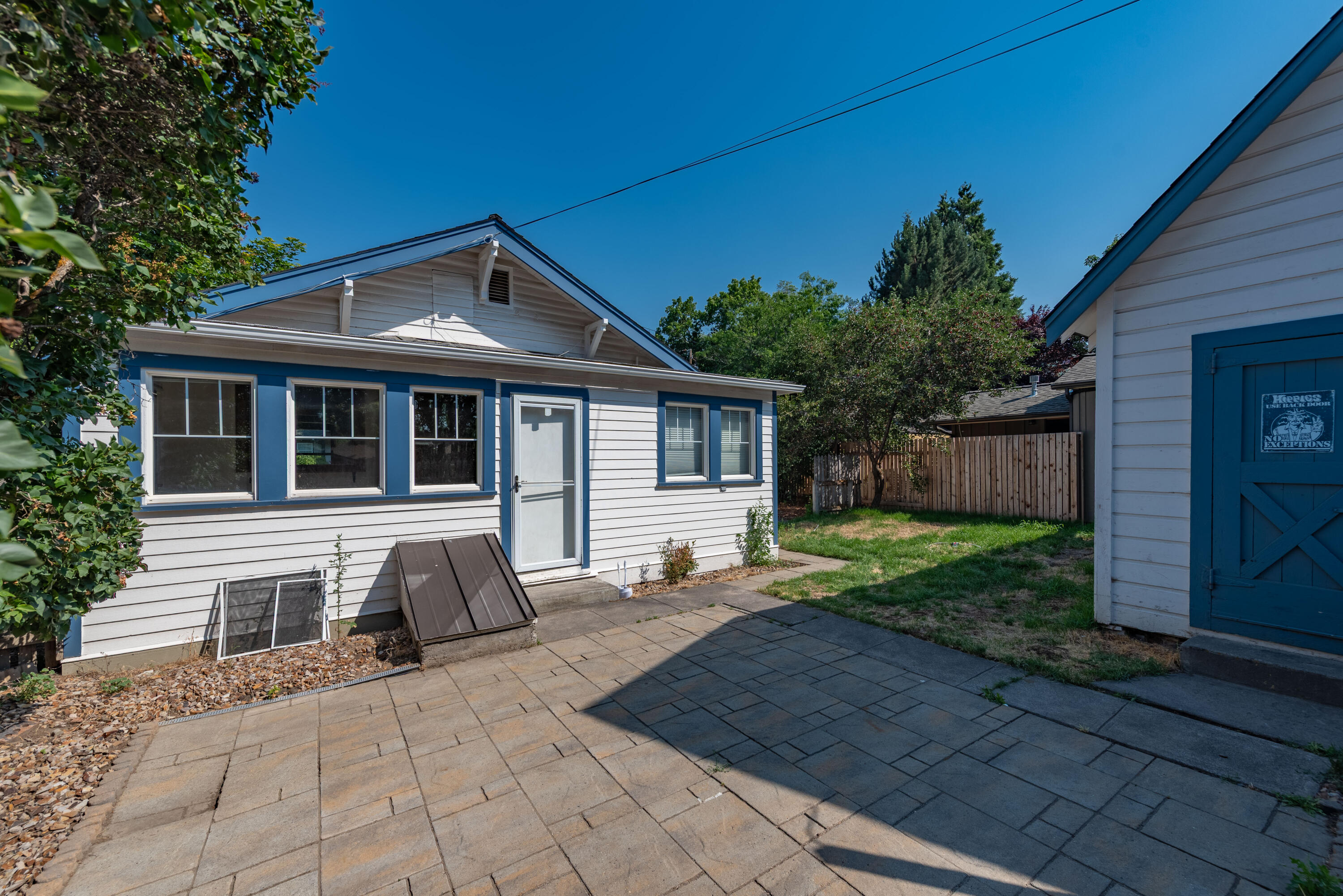 85 NW Shasta Place