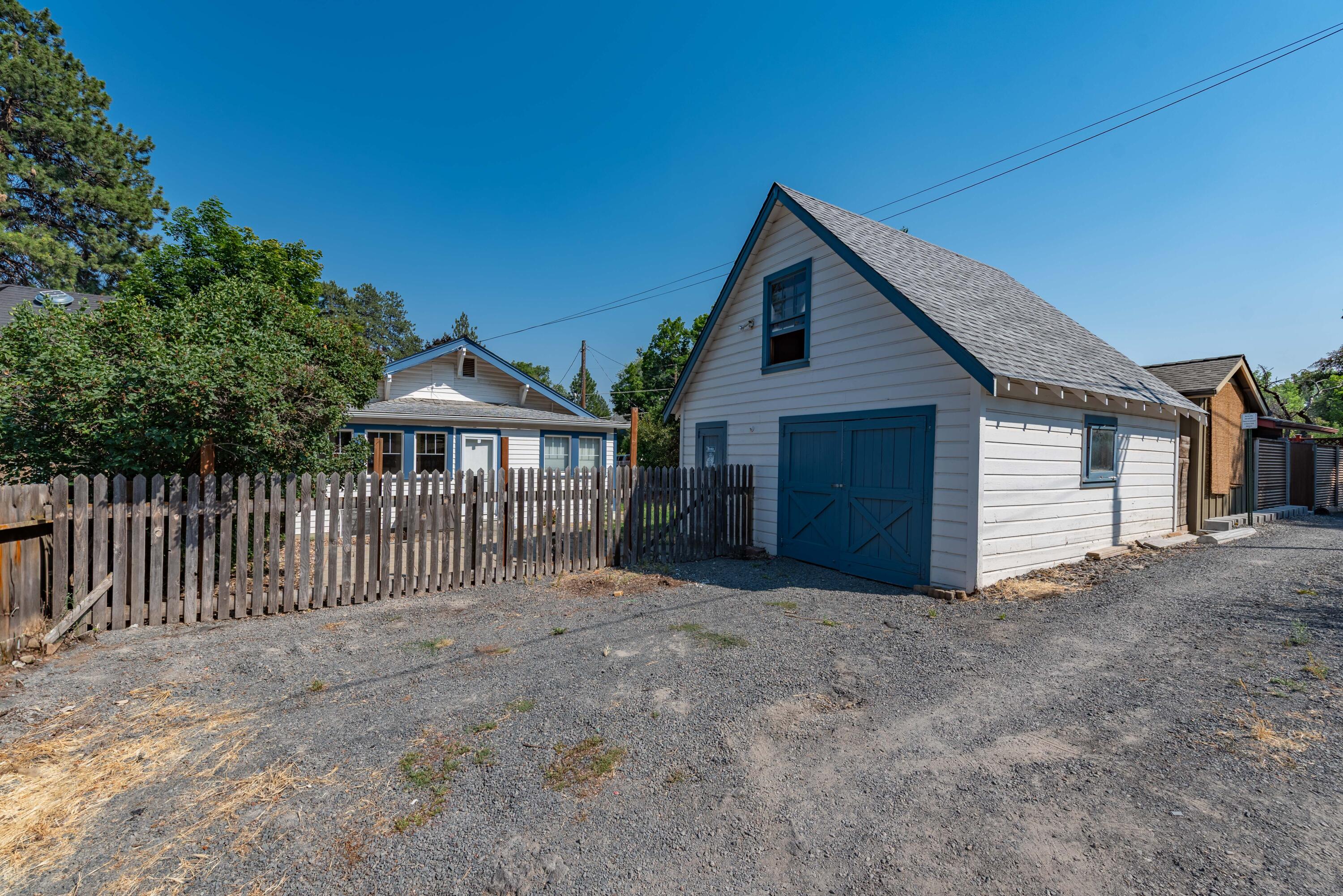 85 NW Shasta Place