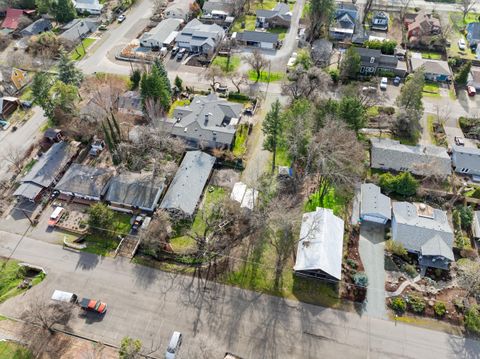 Tiny photo for 280 7th Street, Jacksonville, OR 97530 (MLS # 220215750)