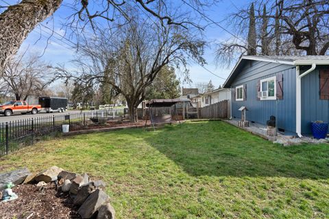 Tiny photo for 280 7th Street, Jacksonville, OR 97530 (MLS # 220215750)