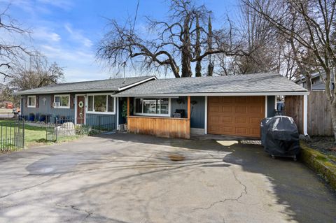 Tiny photo for 280 7th Street, Jacksonville, OR 97530 (MLS # 220215750)
