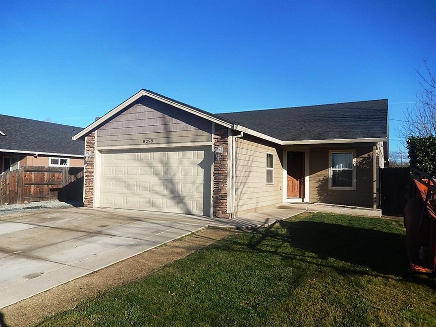 Here's the jewel you've been waiting for on a large .22 corner lot with large RV parking and hook ups. This gorgeous 1130 sf home offers 3 bedrooms and 2 full baths. The beautiful solid hardwood floor takes you to the living room and the chef's dream kitchen with granite counter tops and a tiled floor. This home is a must see! Call today for a showing.