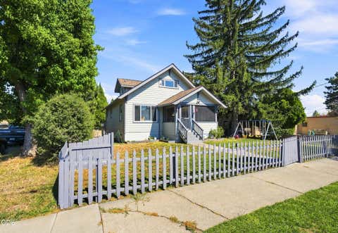 Tiny photo for 1055 California AVE, Klamath Falls, OR 97601 (MLS # 220226584)