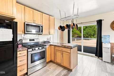 Tiny photo for 1055 California AVE, Klamath Falls, OR 97601 (MLS # 220226584)
