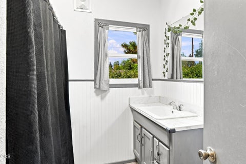 Tiny photo for 1055 California AVE, Klamath Falls, OR 97601 (MLS # 220226584)