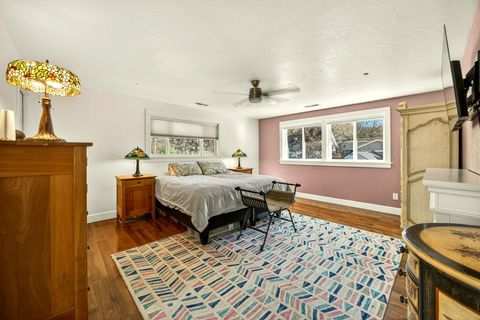 Tiny photo for 120 Graham Street, Jacksonville, OR 97530 (MLS # 220217669)