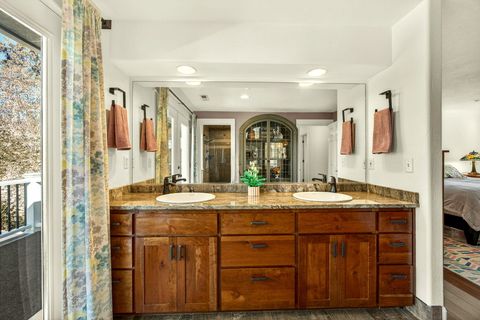 Tiny photo for 120 Graham Street, Jacksonville, OR 97530 (MLS # 220217669)