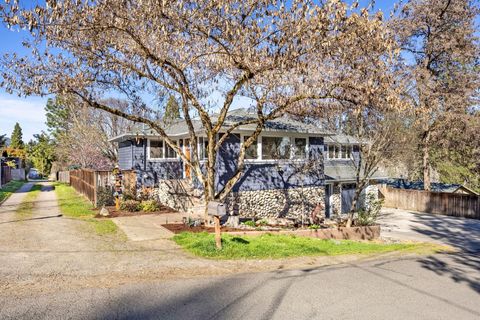 Tiny photo for 120 Graham Street, Jacksonville, OR 97530 (MLS # 220217669)