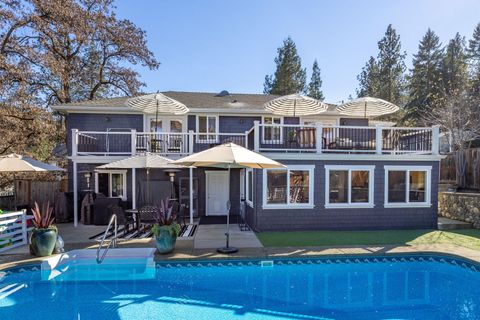 Tiny photo for 120 Graham Street, Jacksonville, OR 97530 (MLS # 220217669)