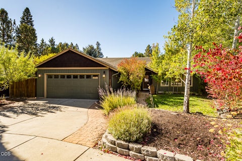 Photo of 20232 Morgan Loop, Bend, OR 97703 (MLS # 220229012)