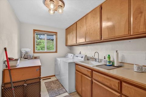 Tiny photo for 2390 Fairfield Drive, Medford, OR 97504 (MLS # 220220248)
