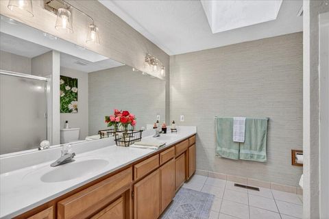 Tiny photo for 2390 Fairfield Drive, Medford, OR 97504 (MLS # 220220248)