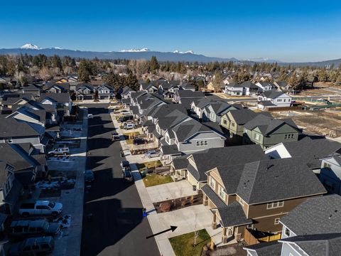 Tiny photo for 20594 SE Slate Avenue, Bend, OR 97702 (MLS # 220213357)