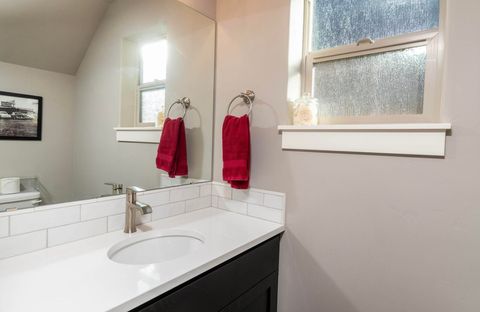 Tiny photo for 20594 SE Slate Avenue, Bend, OR 97702 (MLS # 220213357)