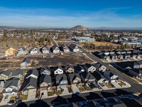 Tiny photo for 20594 SE Slate Avenue, Bend, OR 97702 (MLS # 220213357)