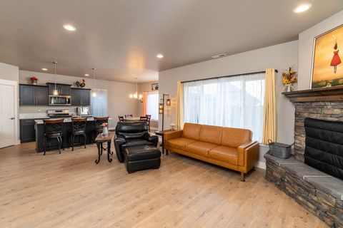 Tiny photo for 20594 SE Slate Avenue, Bend, OR 97702 (MLS # 220213357)