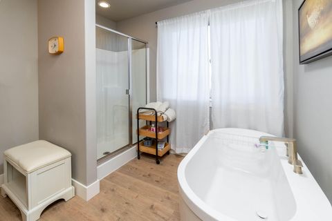 Tiny photo for 20594 SE Slate Avenue, Bend, OR 97702 (MLS # 220213357)